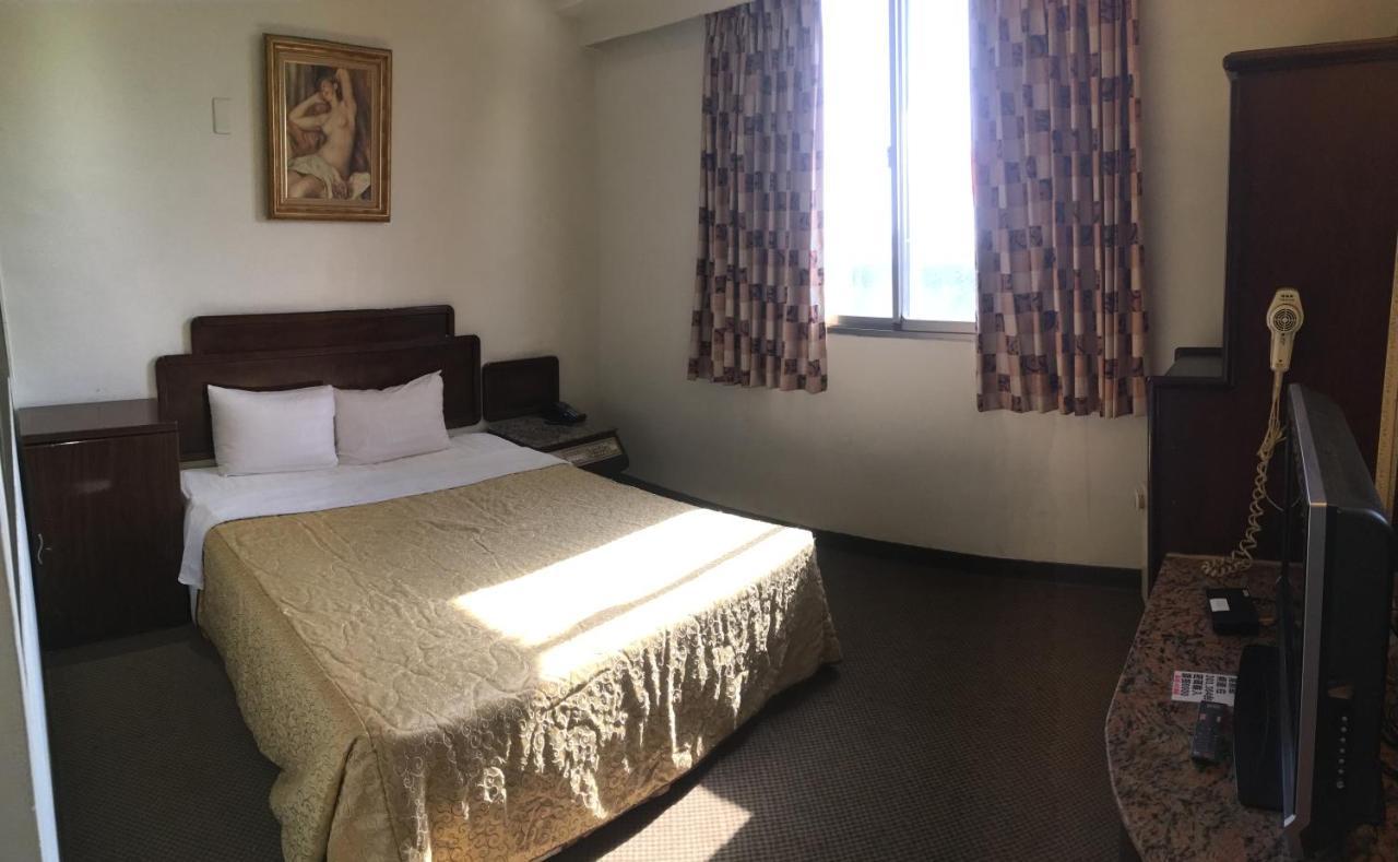 文南哥爸妻夫飯店 Hotel Tainan Exterior photo