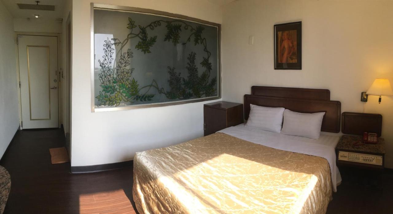 文南哥爸妻夫飯店 Hotel Tainan Exterior photo